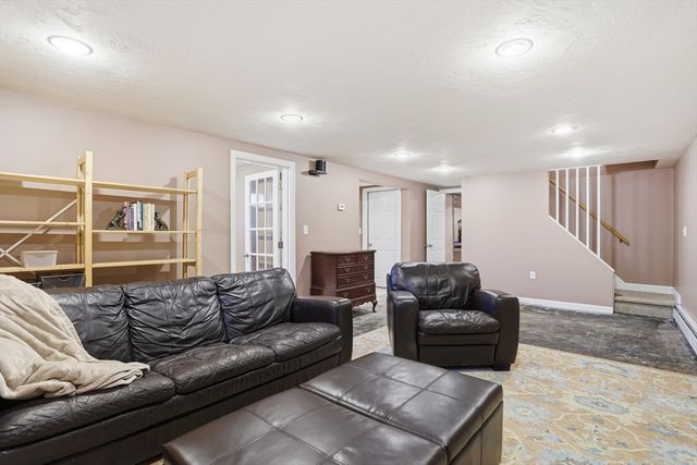 2 Charlemont Court, Chelmsford, MA 01863