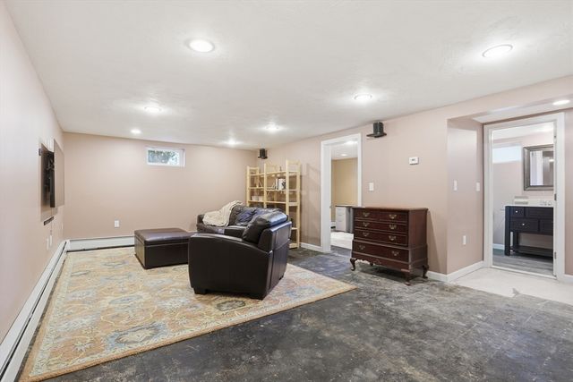 2 Charlemont Court, Chelmsford, MA 01863