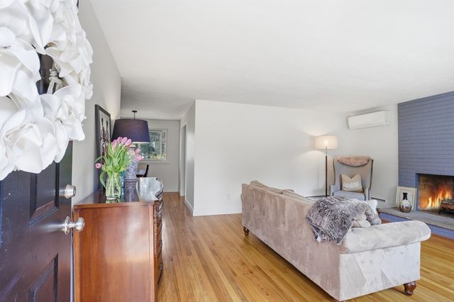 2 Charlemont Court, Chelmsford, MA 01863