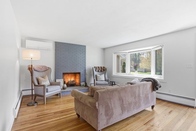 2 Charlemont Court, Chelmsford, MA 01863