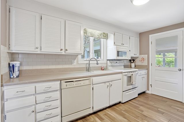 2 Charlemont Court, Chelmsford, MA 01863