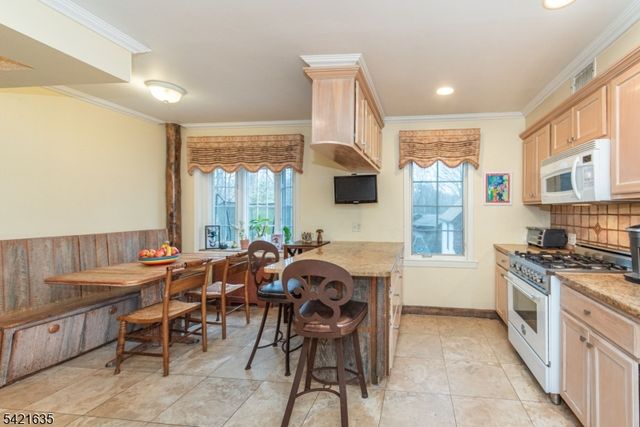 10 Cleveland Rd, Caldwell Boro Twp., NJ 07006