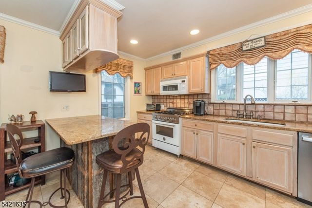 10 Cleveland Rd, Caldwell Boro Twp., NJ 07006