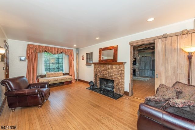 10 Cleveland Rd, Caldwell Boro Twp., NJ 07006