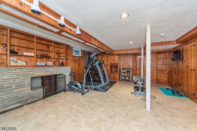 10 Cleveland Rd, Caldwell Boro Twp., NJ 07006