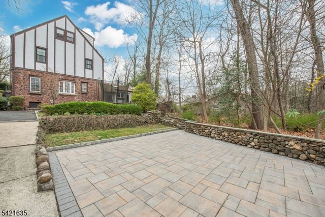 10 Cleveland Rd, Caldwell Boro Twp., NJ 07006