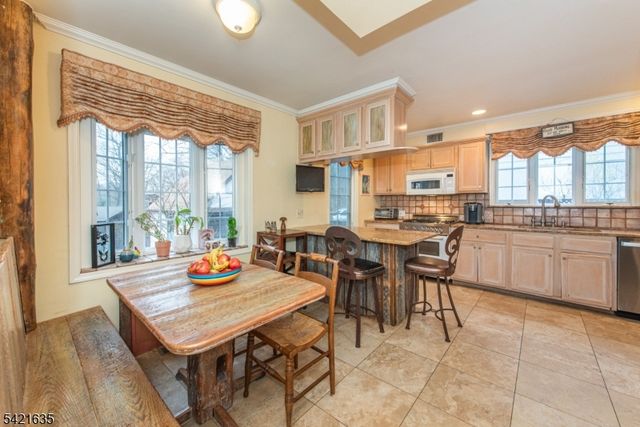 10 Cleveland Rd, Caldwell Boro Twp., NJ 07006