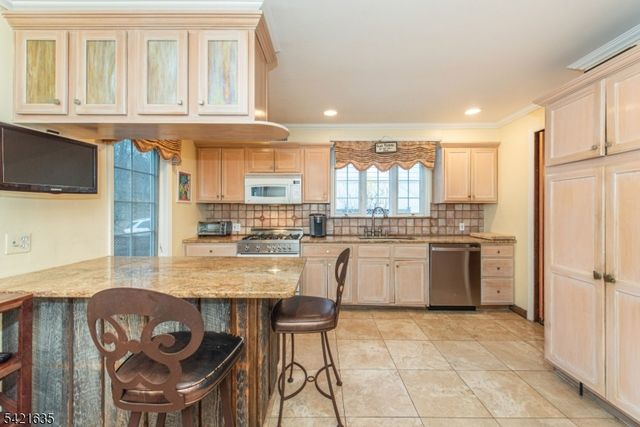 10 Cleveland Rd, Caldwell Boro Twp., NJ 07006