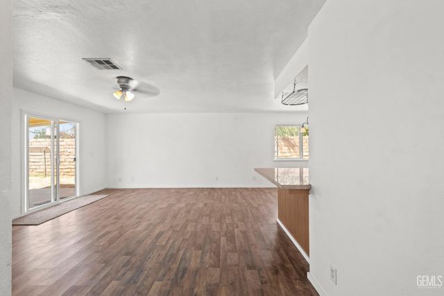 912 Crane Street, Bakersfield, CA 93306