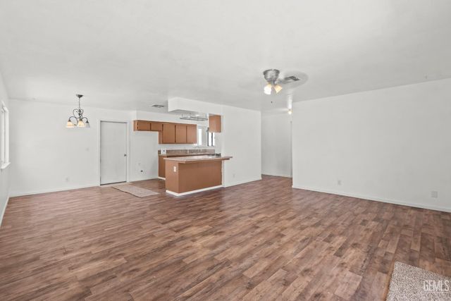 912 Crane Street, Bakersfield, CA 93306