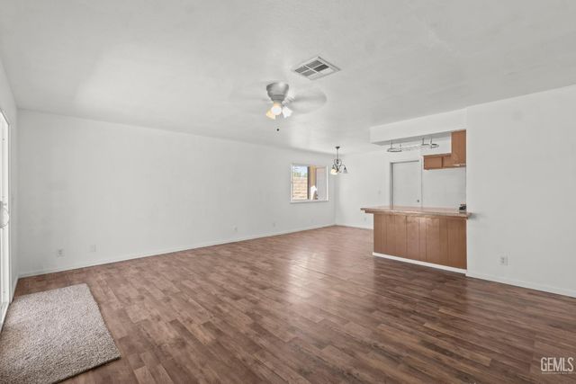 912 Crane Street, Bakersfield, CA 93306