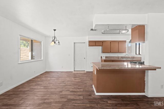 912 Crane Street, Bakersfield, CA 93306