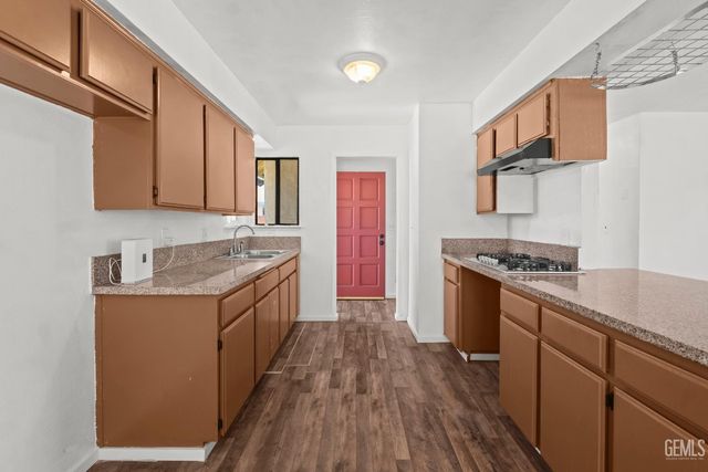 912 Crane Street, Bakersfield, CA 93306