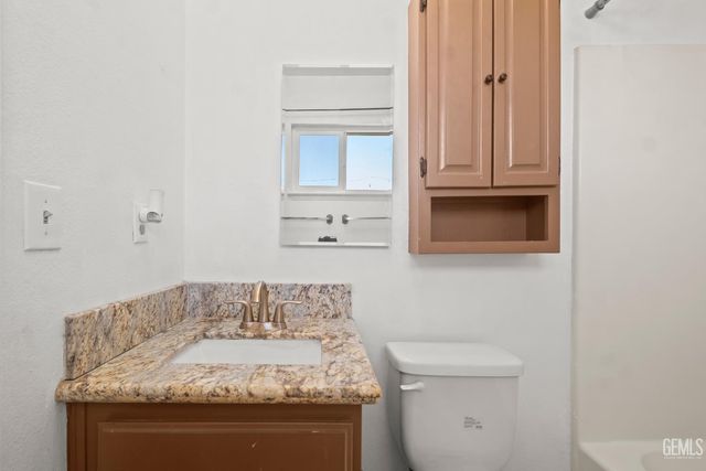 912 Crane Street, Bakersfield, CA 93306