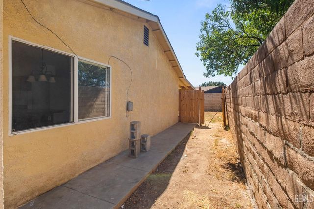 912 Crane Street, Bakersfield, CA 93306