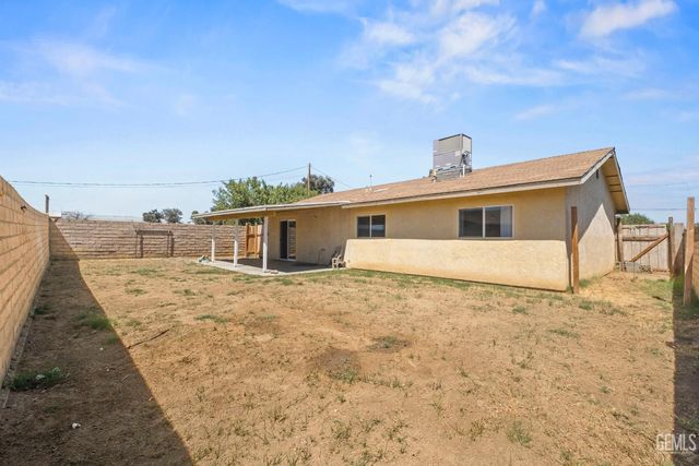 912 Crane Street, Bakersfield, CA 93306