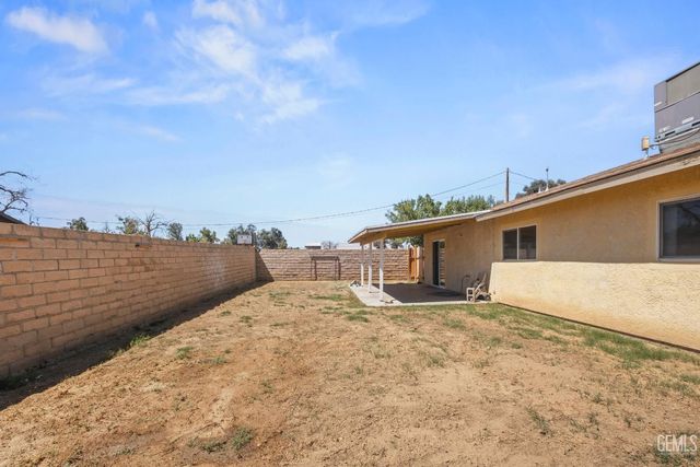 912 Crane Street, Bakersfield, CA 93306