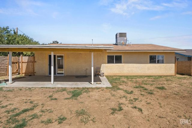 912 Crane Street, Bakersfield, CA 93306