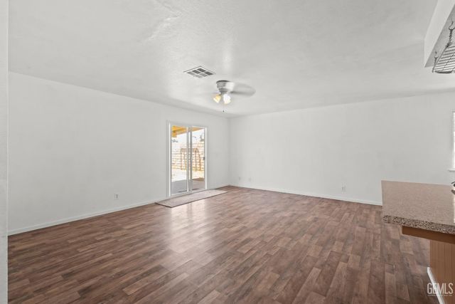 912 Crane Street, Bakersfield, CA 93306