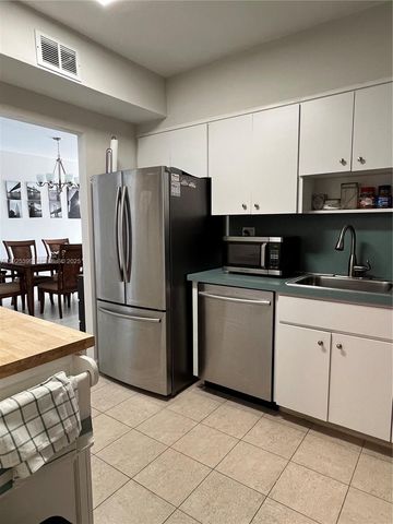 300 SE Bayview Dr 2114, Sunny Isles Beach, FL 33160