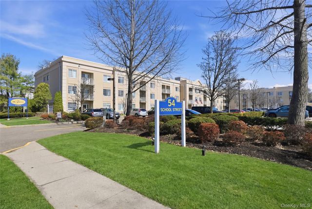 54 School Street 221, Westbury, NY 11590