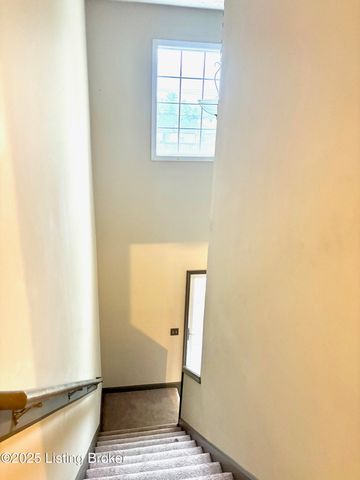 120 Darby Woods Ct, Radcliff, KY 40160