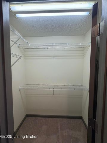 120 Darby Woods Ct, Radcliff, KY 40160