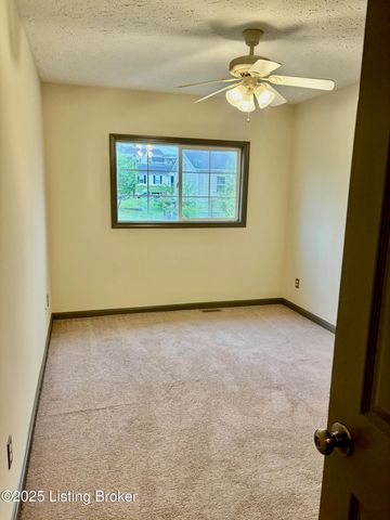 120 Darby Woods Ct, Radcliff, KY 40160