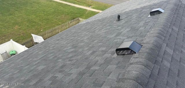 120 Darby Woods Ct, Radcliff, KY 40160