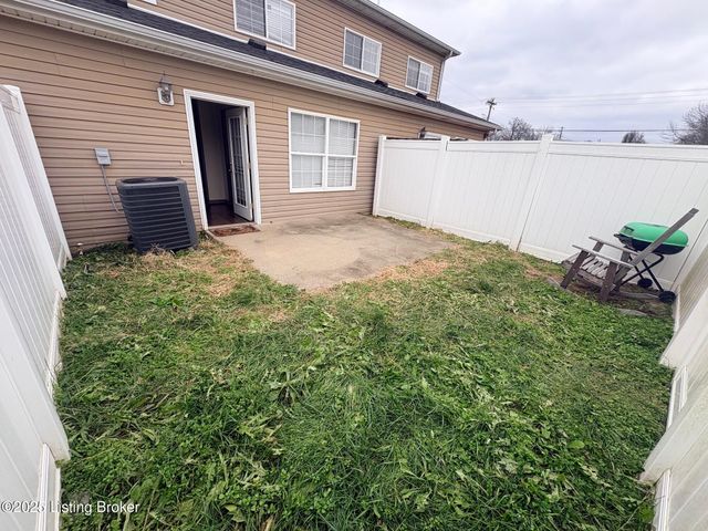 120 Darby Woods Ct, Radcliff, KY 40160