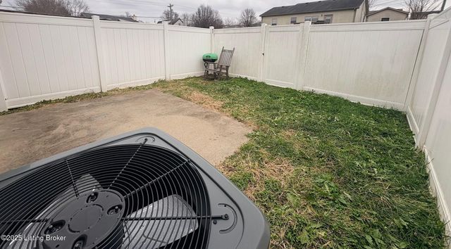 120 Darby Woods Ct, Radcliff, KY 40160