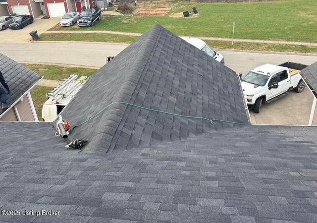 120 Darby Woods Ct, Radcliff, KY 40160