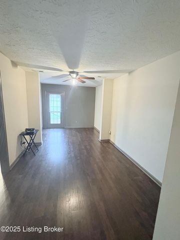 120 Darby Woods Ct, Radcliff, KY 40160