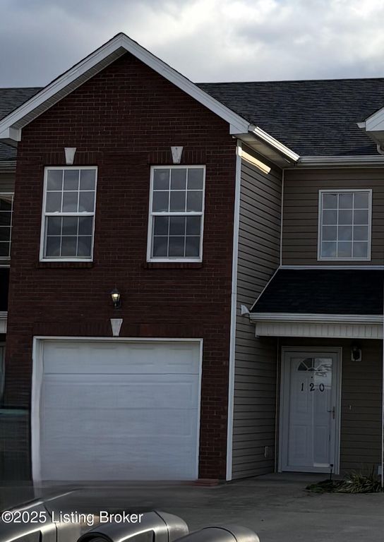 120 Darby Woods Ct, Radcliff, KY 40160