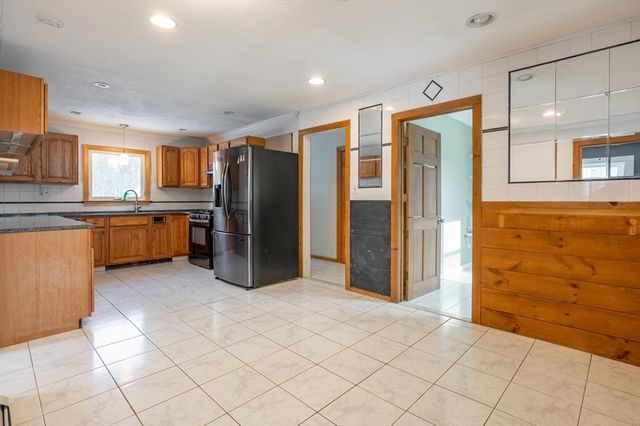 39 Sycamore Lane, Billerica, MA 01821