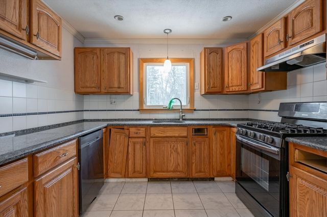 39 Sycamore Lane, Billerica, MA 01821