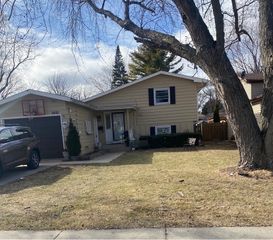 1832 N Jackson Street, Waukegan, IL 60087