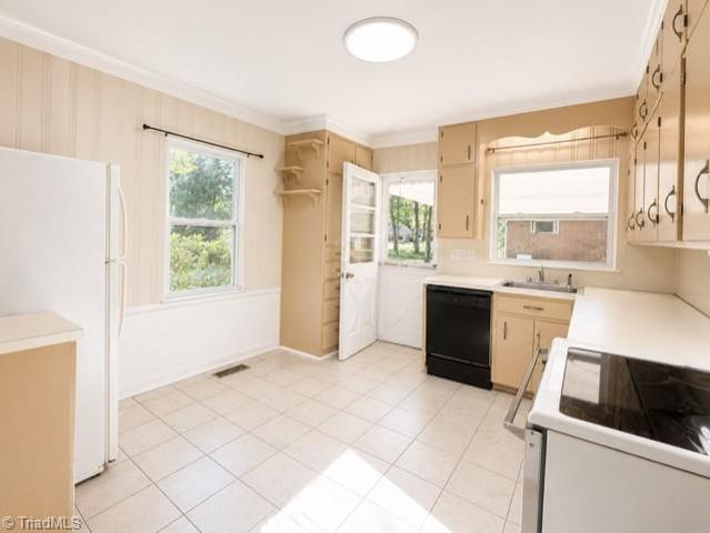 203 Rockspring Drive, Thomasville, NC 27360