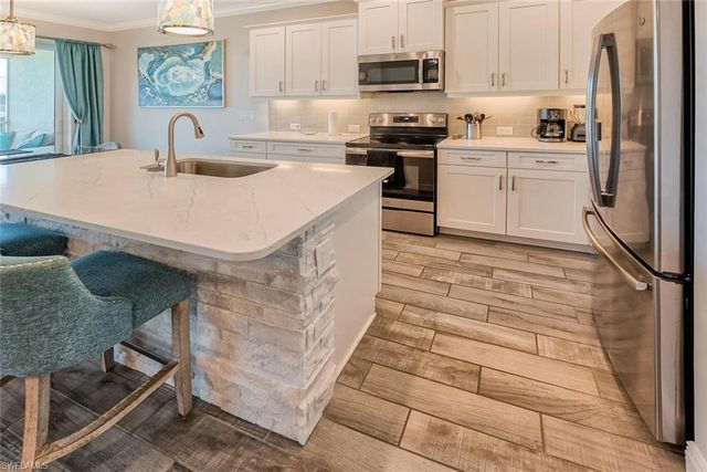 6960 Avalon CIR 807, Naples, FL 34112