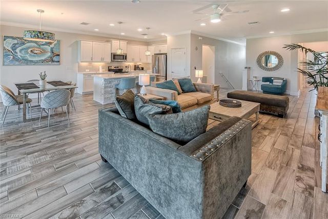 6960 Avalon CIR 807, Naples, FL 34112