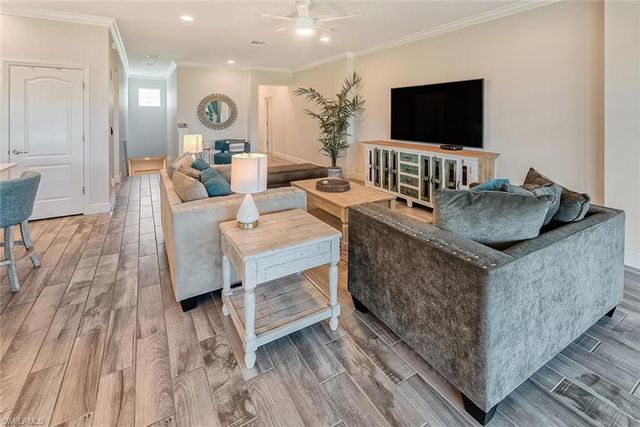 6960 Avalon CIR 807, Naples, FL 34112
