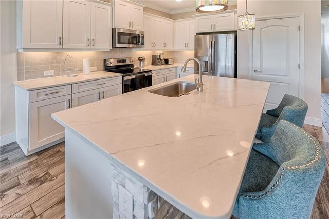 6960 Avalon CIR 807, Naples, FL 34112