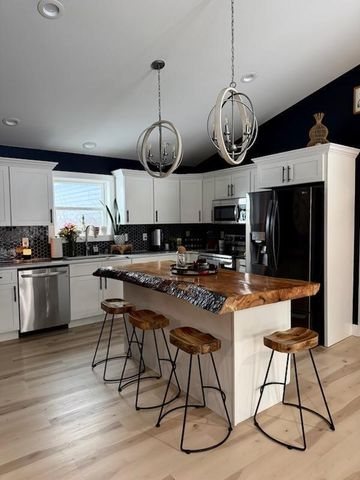 103 Cottonwood Court, Litchfield, MI 49252