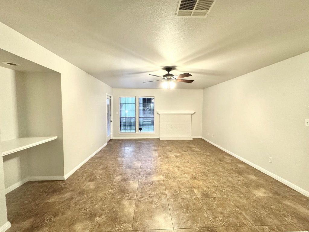 1202 Thorpe LN Bldg F-607, San Marcos, TX 78666