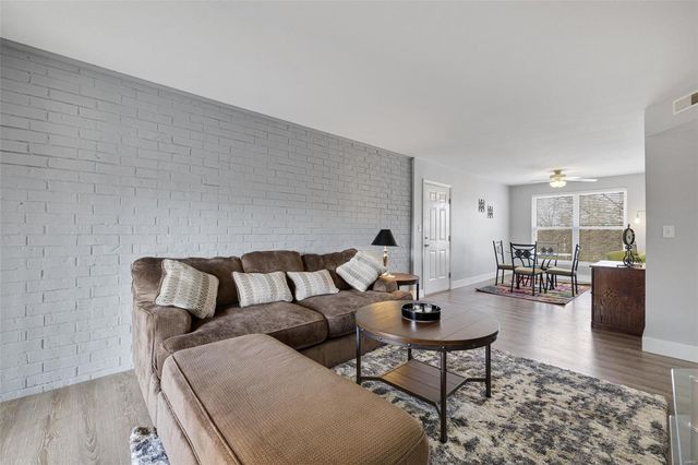 1970 Greenpoint Drive 303, St Louis, MO 63122
