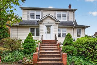 4634 Iris Lane, Great Neck, NY 11020