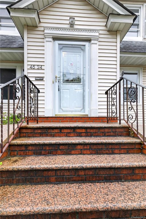 4634 Iris Lane, Great Neck, NY 11020 — photo 2