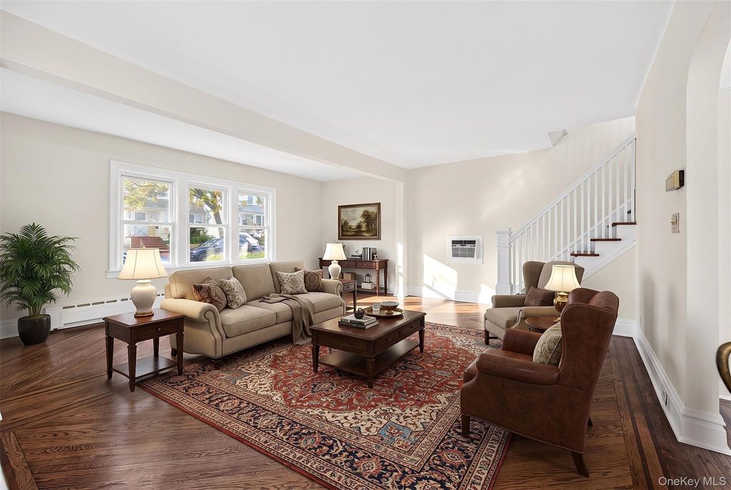 4634 Iris Lane, Great Neck, NY 11020 — photo 4