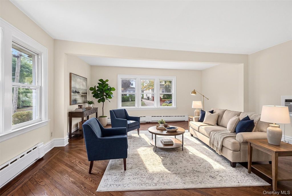 4634 Iris Lane, Great Neck, NY 11020 — photo 5