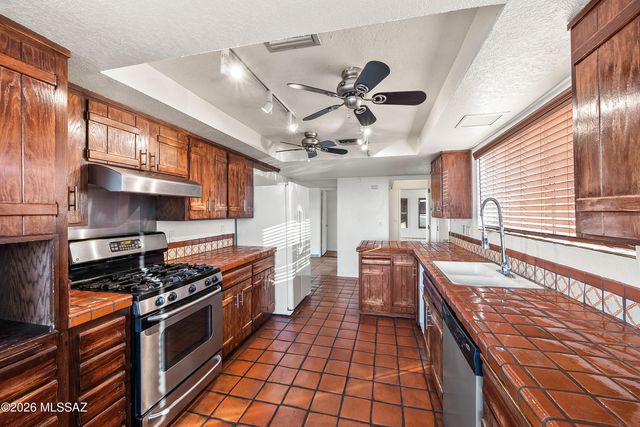 4740 E Camino La Brinca, Tucson, AZ 85718